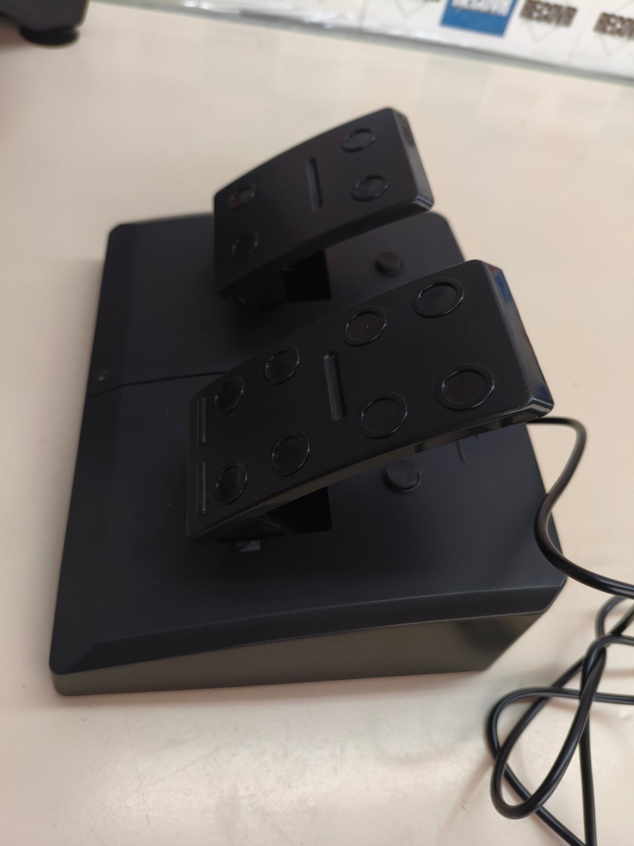 Trust GXT Movi, volante gaming para PC con pedales y levas