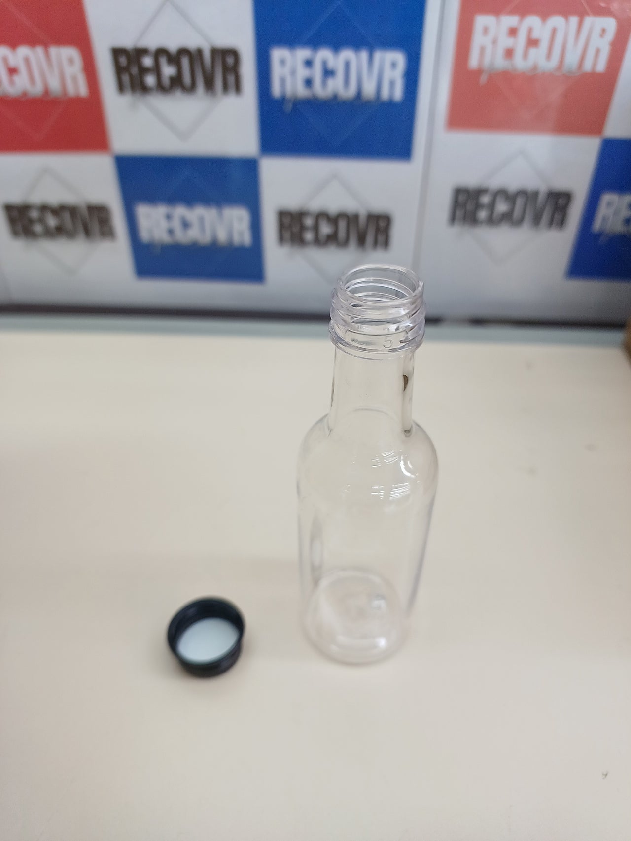 Mini botellas plástico 50 ml pack 48 con tapas - Belle Vous