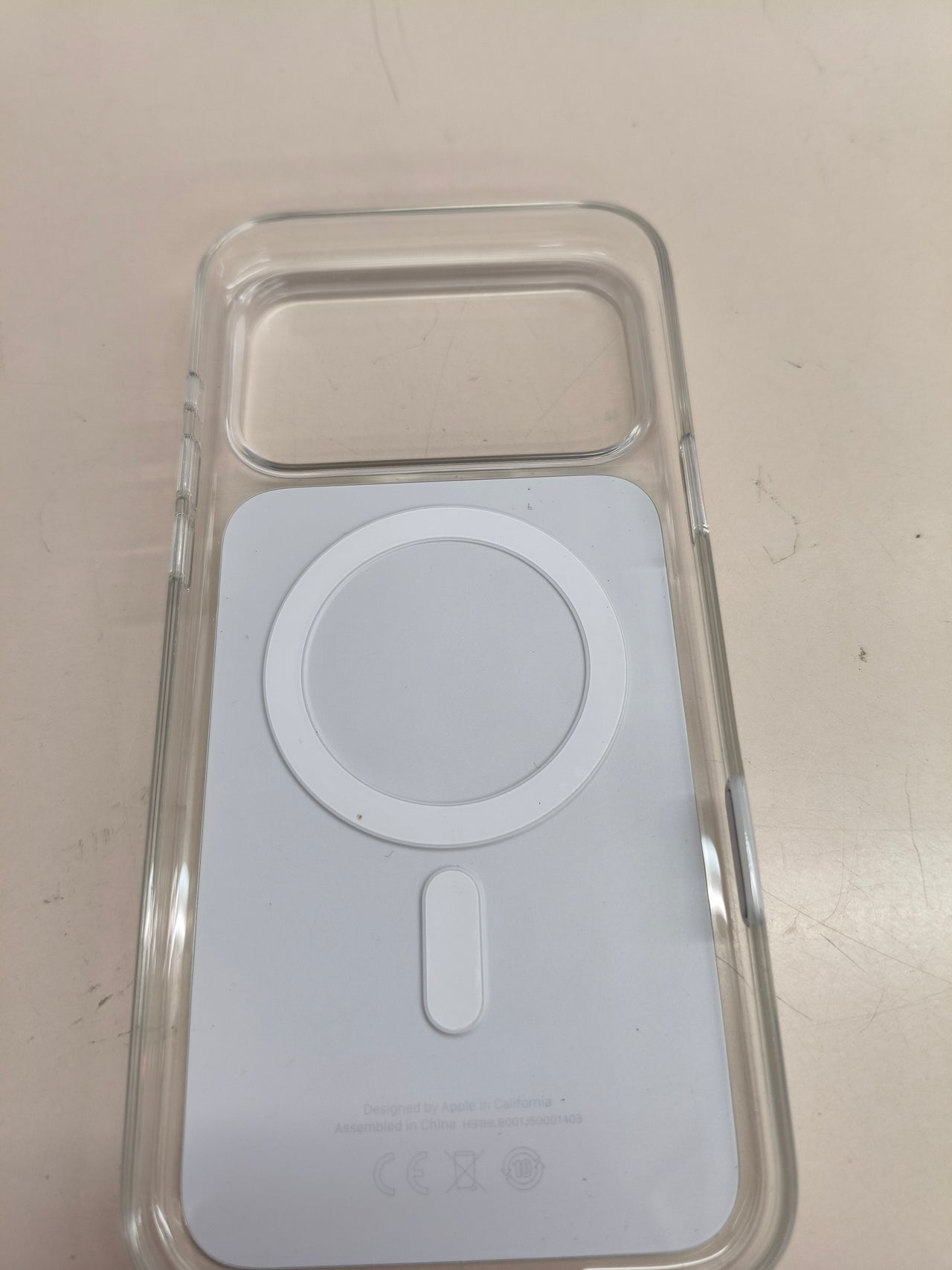 Funda transparente Apple con MagSafe para iPhone 17 Pro Max.