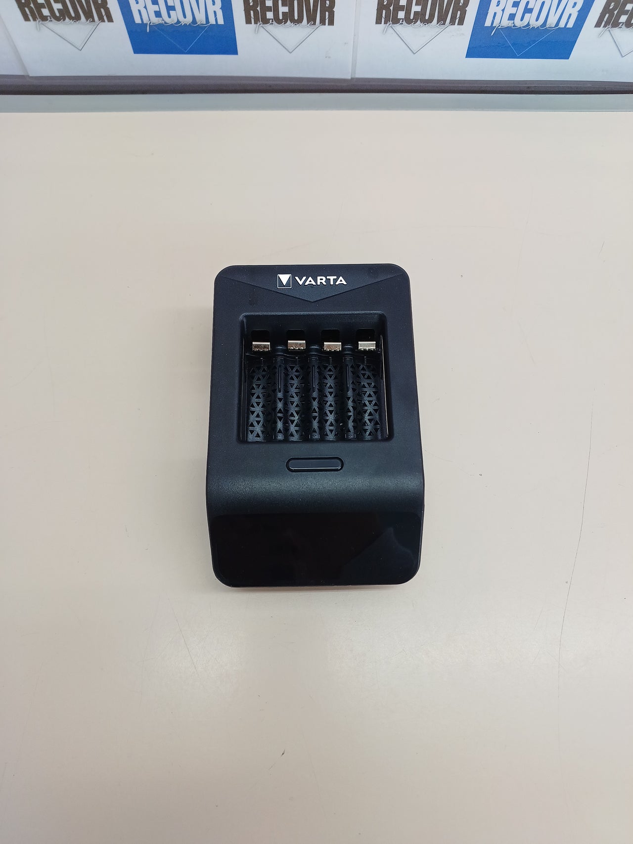 Cargador de pilas AA/AAA LCD VARTA