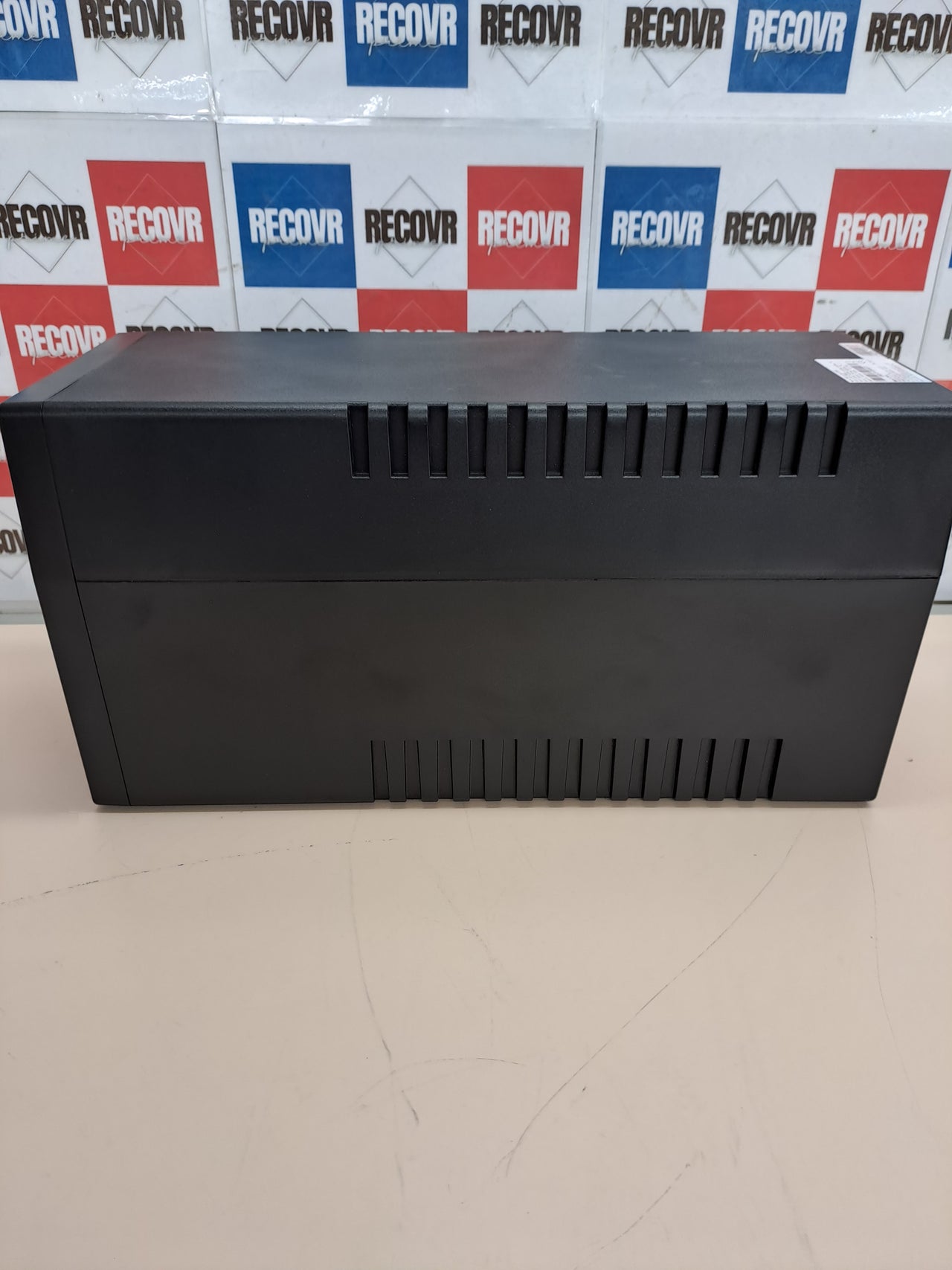 Sistema de alimentación ininterrumpida UPS 1200W