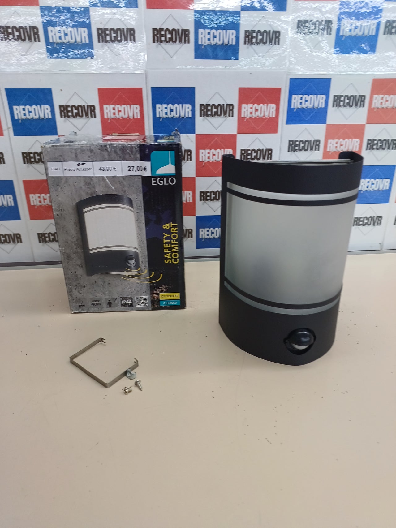 Aplique exterior con sensor movimiento IP44 – Eglo