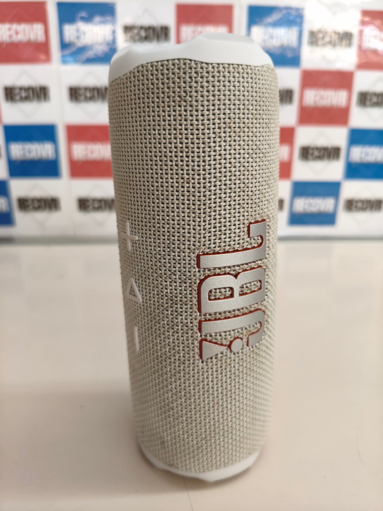 JBL Flip 7, altavoz Bluetooth portátil, 16 h, IP68, blanco
