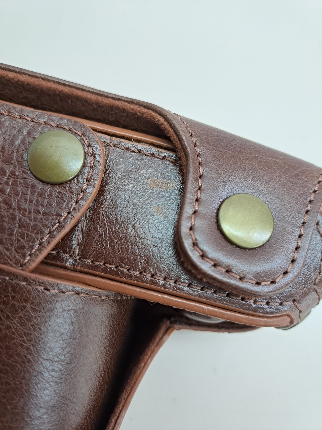 Estuche MegaGear MG1403 para Leica Q-P, Q (Typ 116)