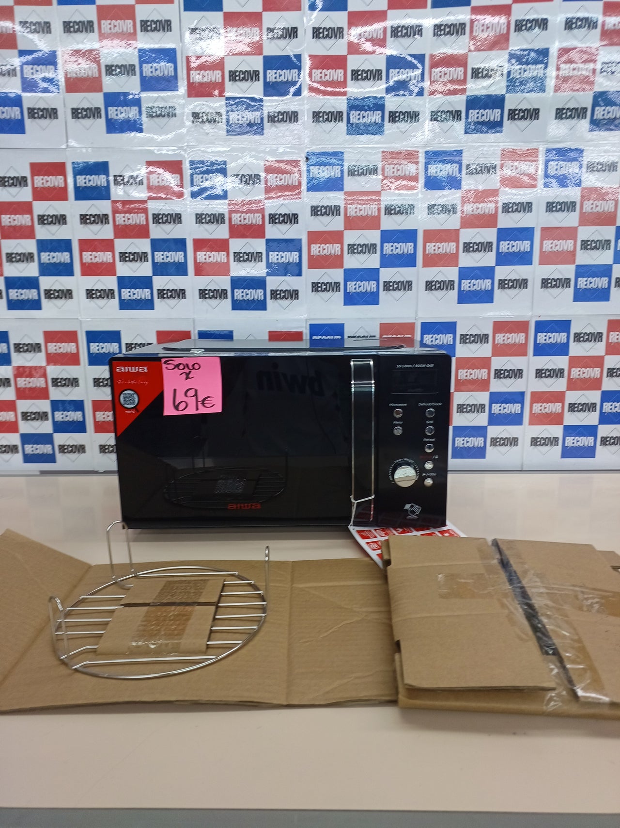 Microondas Digital con Grill Aiwa 20L capacidad 700W, 800W Grill AMW-202DG/BK
