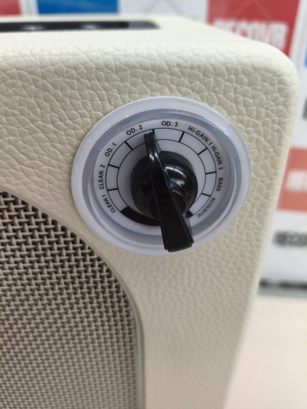 Amplificador guitarra 15W Mooer Hornet blanco
