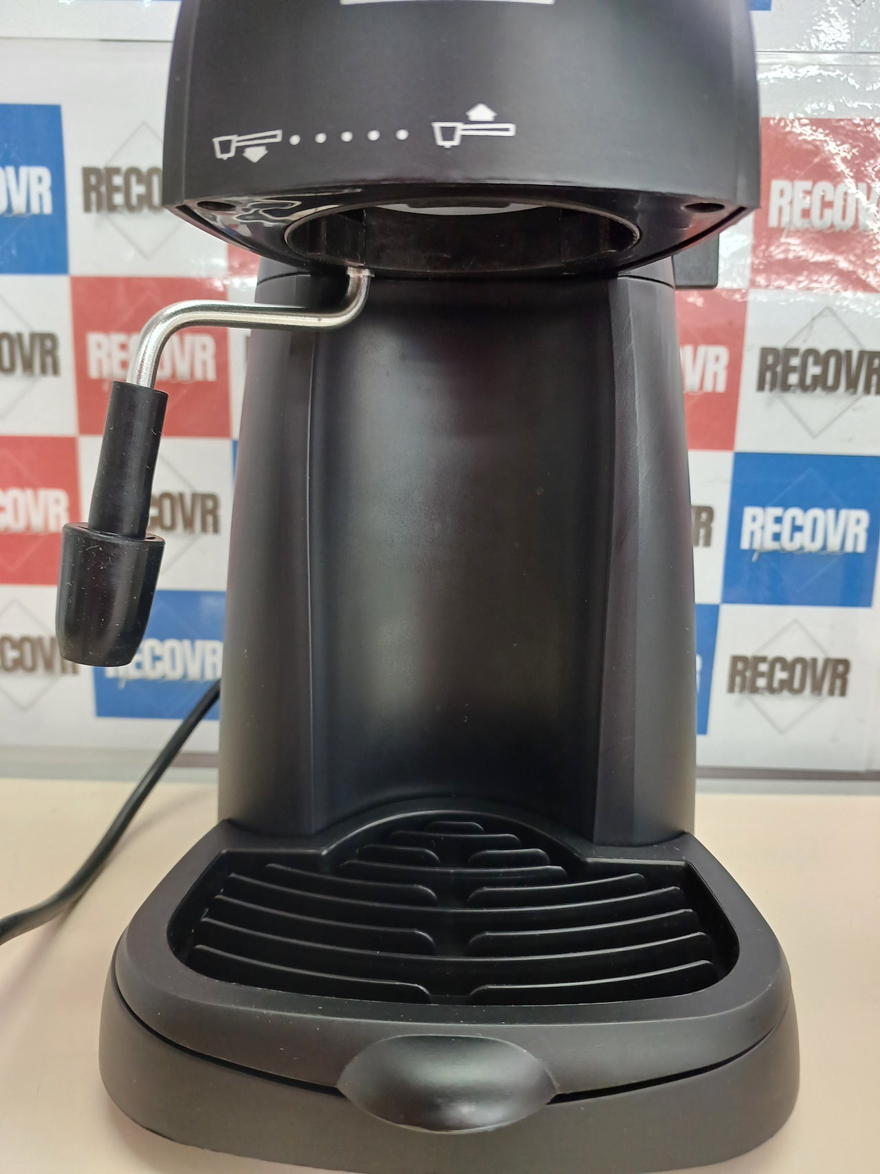 Cafetera espresso 4 tazas con espumador – Severin