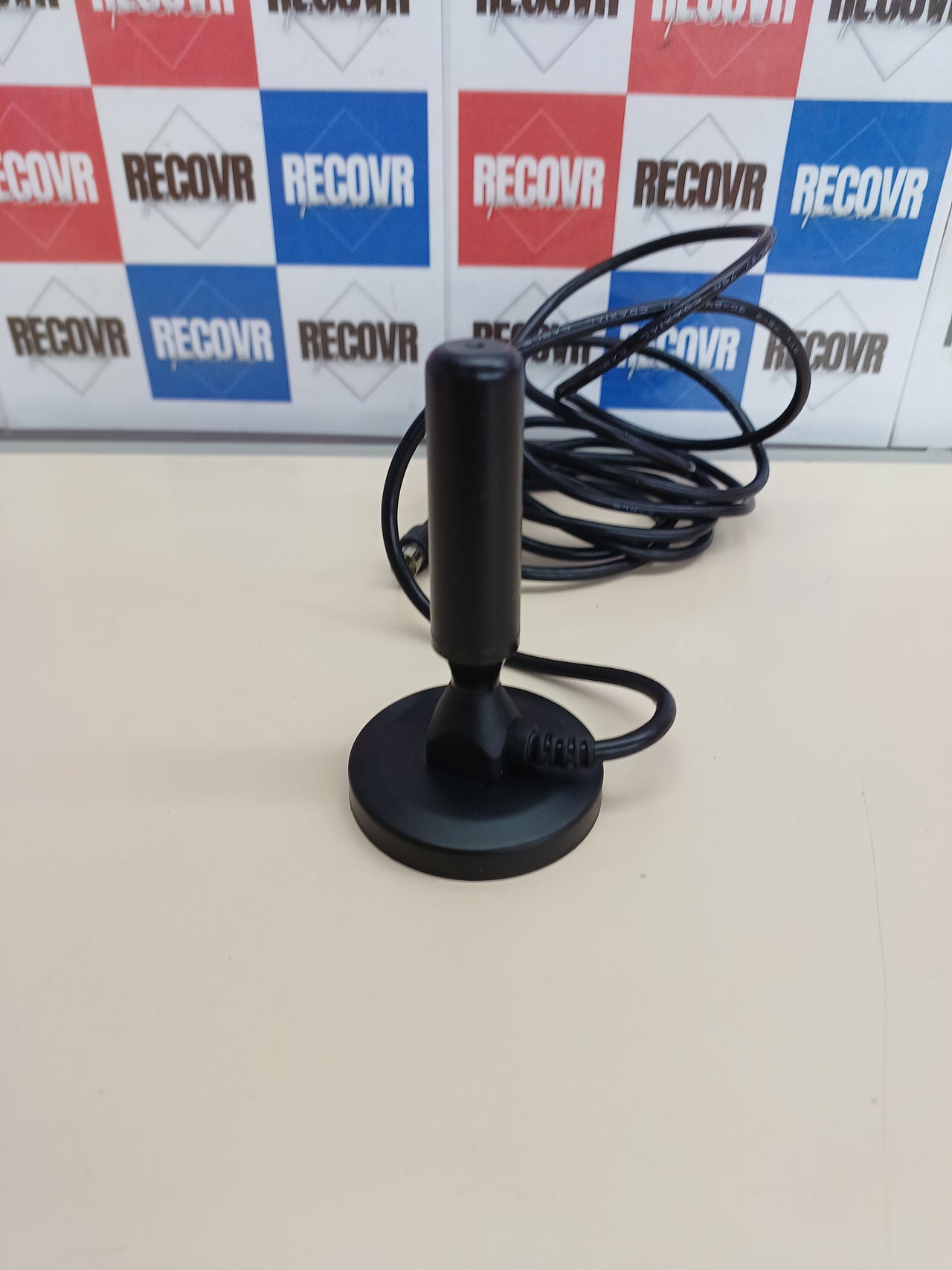 Antena KabelDirekt DVB-T2/DVB-T con Base Magnética