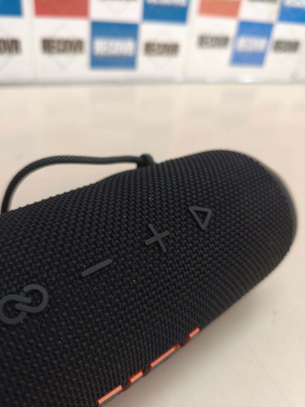 JBL Flip 6, altavoz Bluetooth portátil, resistente al agua y polvo, negro