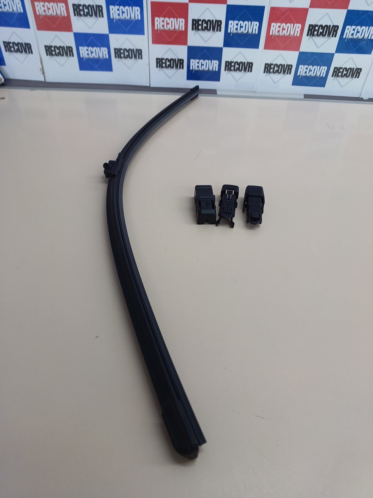 Escobilla Limpiaparabrisas 650 mm – Frontal – Tecnología Beam Blade Bosch Aerotwin AP650U
