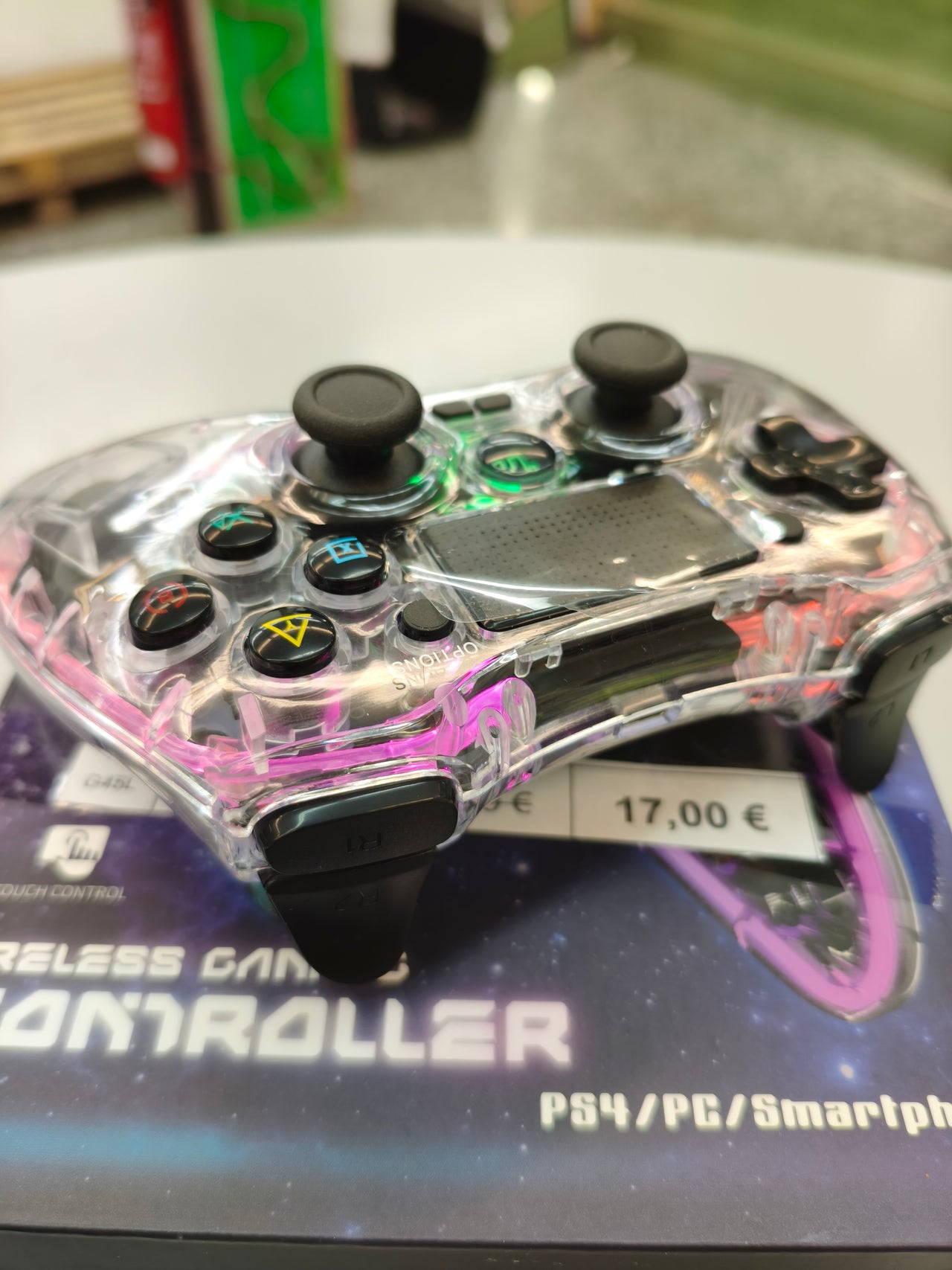 NK Mando para PS4 / PC/Android - Inalámbrico Controller con Vibración, 6 ejes, 2 botones MACRO, 7 Modos de Luz LED, Panel Táctil, Entrada para Auriculares, Cable de Carga incluido - Negro Transparente