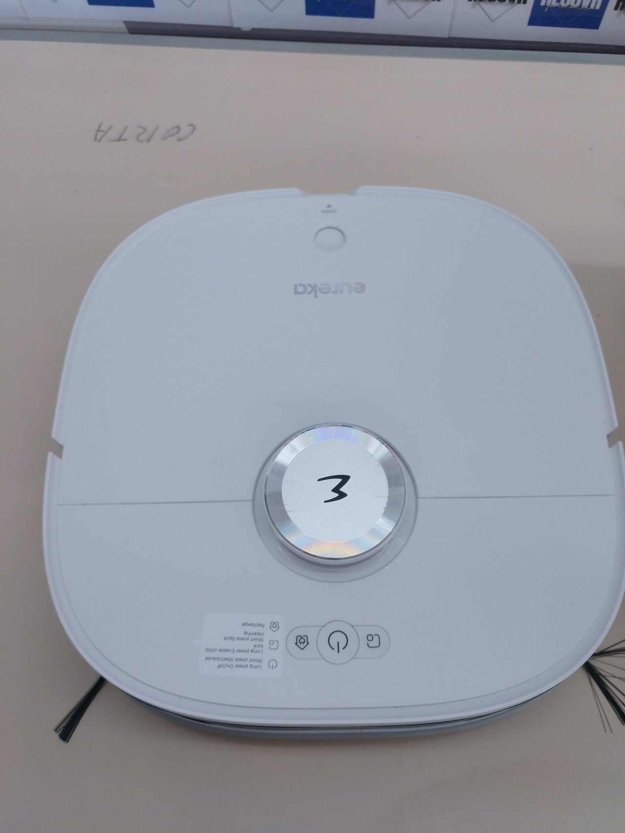 Robot aspirador y friegasuelos Eureka J12 Ultra