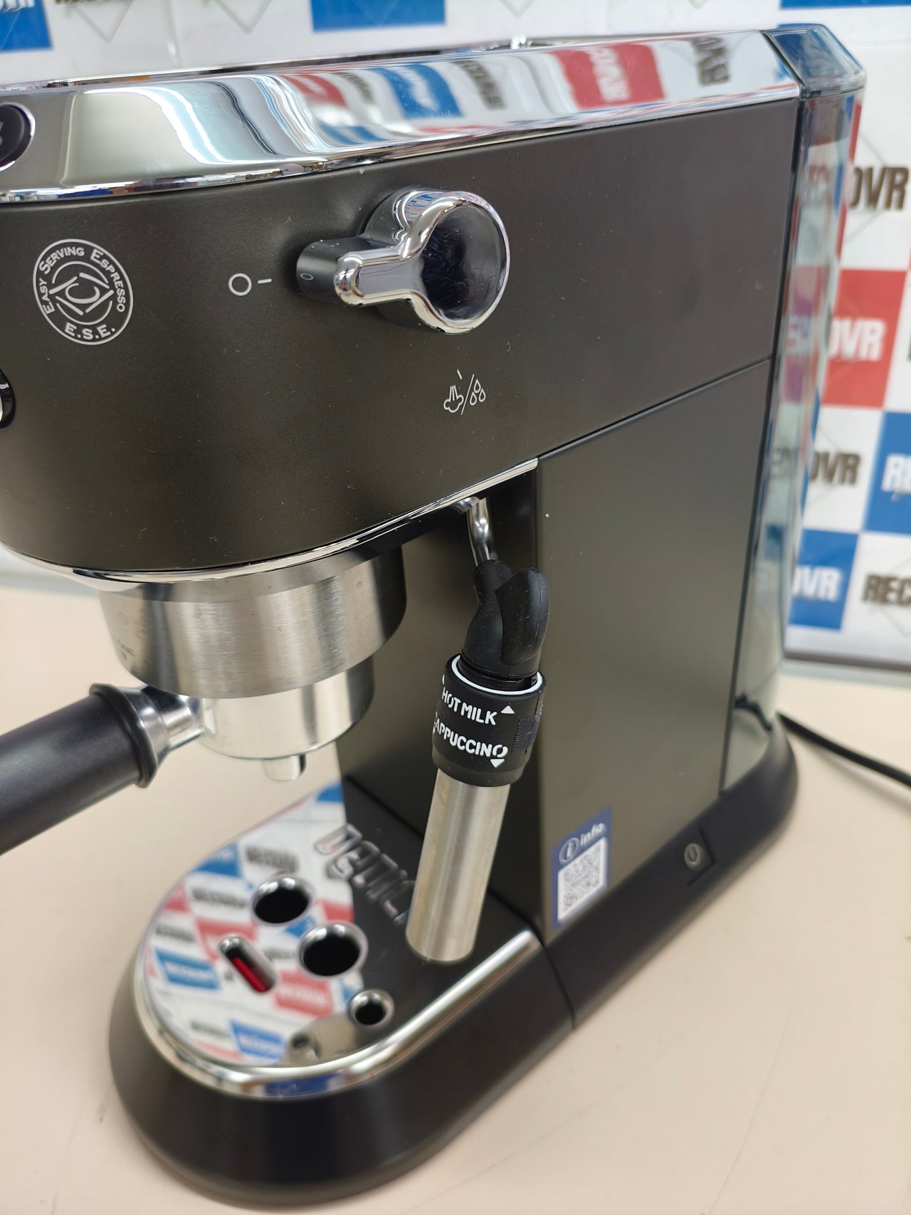 Cafetera espresso De’Longhi Dedica acero inoxidable negra