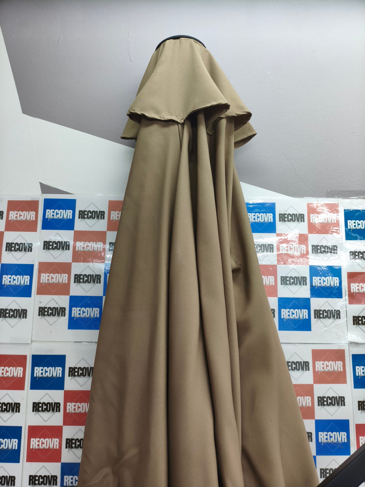 Sombrilla de pared BAKAJI 300 cm color crudo