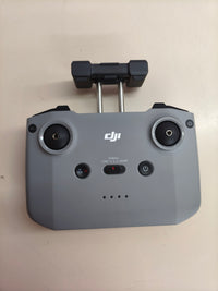 Dron DJI Mini 3 junto con su mando.