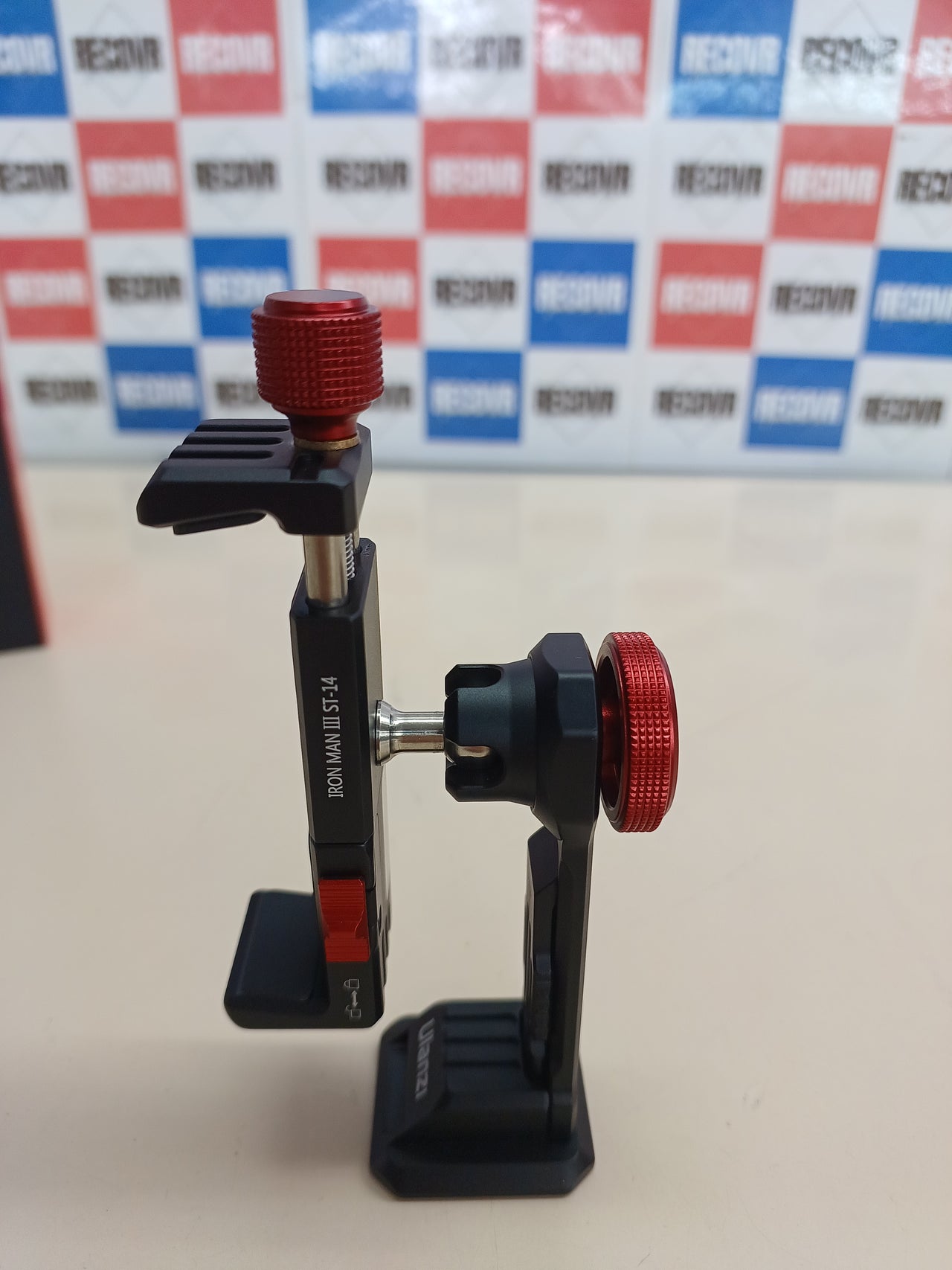 ULANZI ST-14 - Soporte de trípode para teléfono Celular, Adaptador de Aluminio con Zapata fría, Abrazadera de Soporte de teléfono Celular de 360° para iPhone 13 12 11 MAX Pro iPhone X XR XS 6 7 Plus