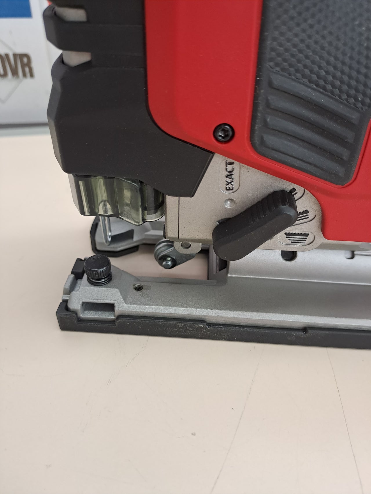 Sierra de calar batería 18V corte madera Einhell Professional TP-JST 18/135