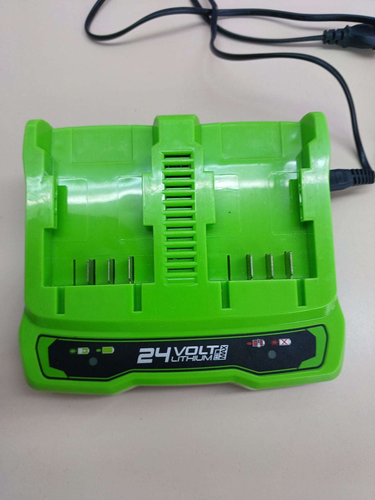 Aspirador y soplador 2en1 24V sin batería – Greenworks