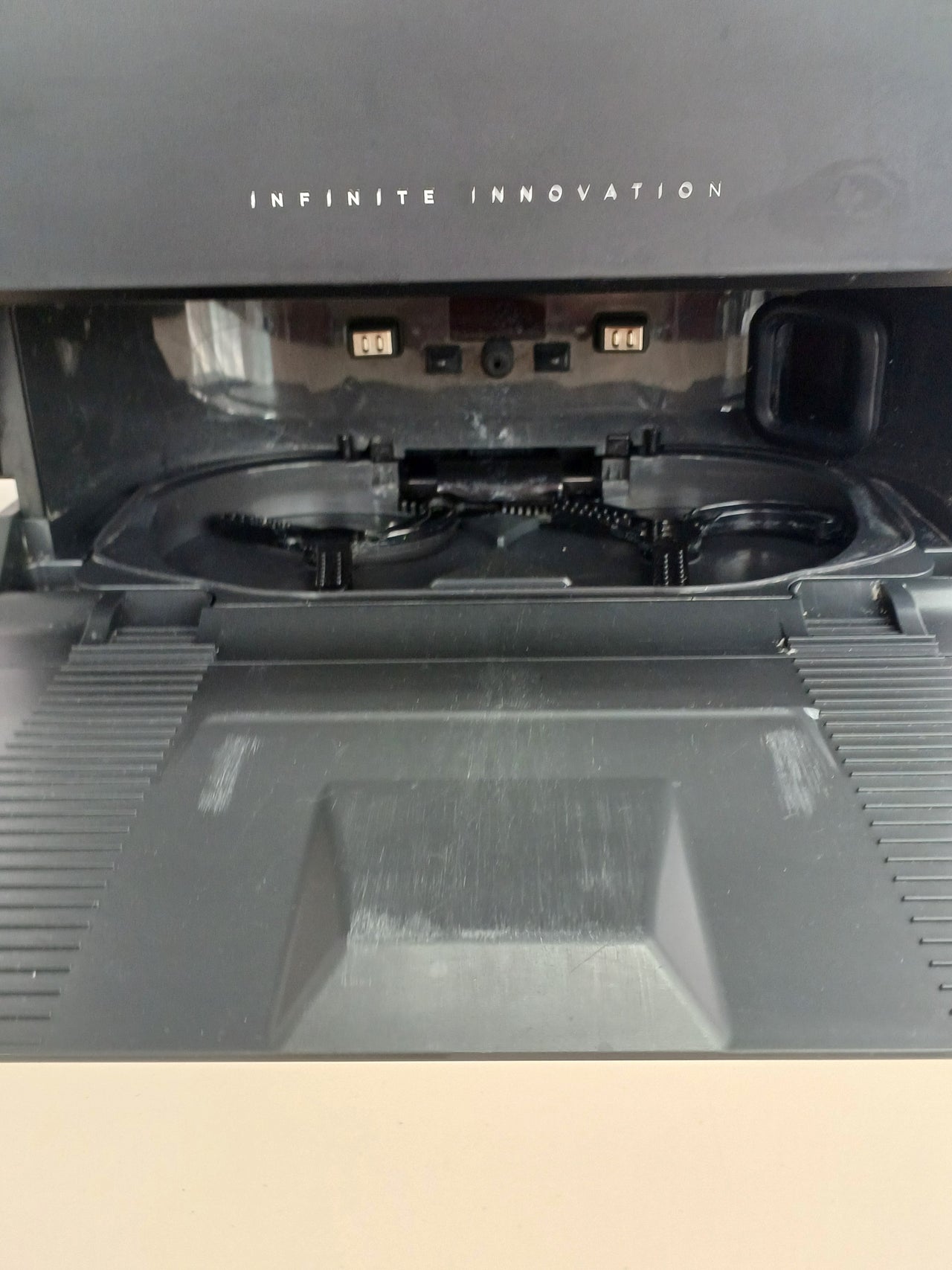 Robot aspirador 22 kPa autovaciado – Eureka