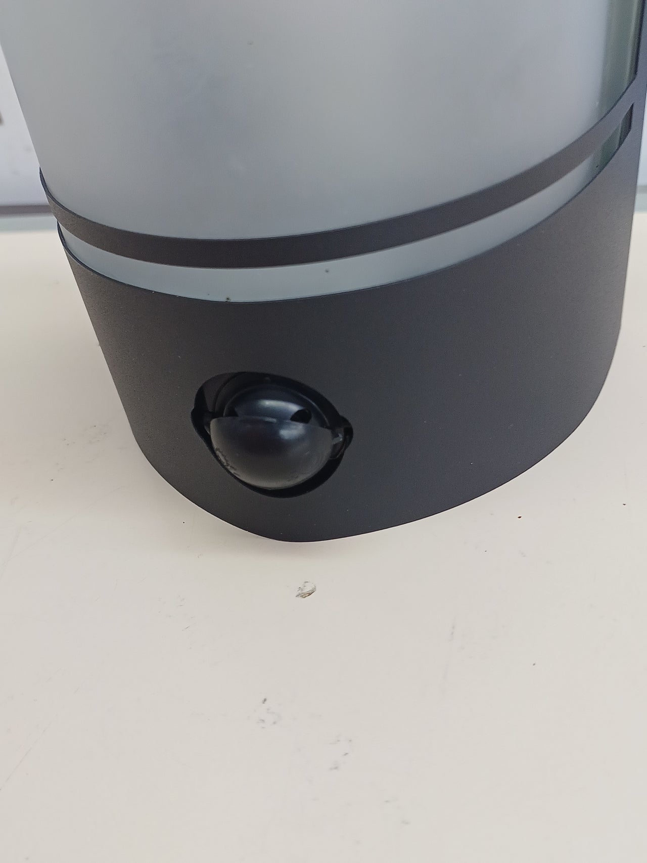 Aplique exterior con sensor movimiento IP44 – Eglo