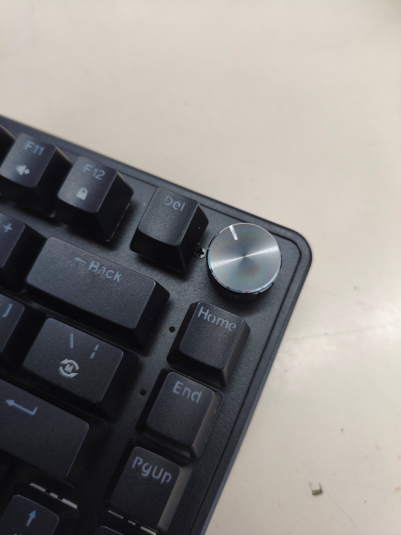 Teclado mecánico gaming CORSAIR K65 Plus Wireless 75% RGB