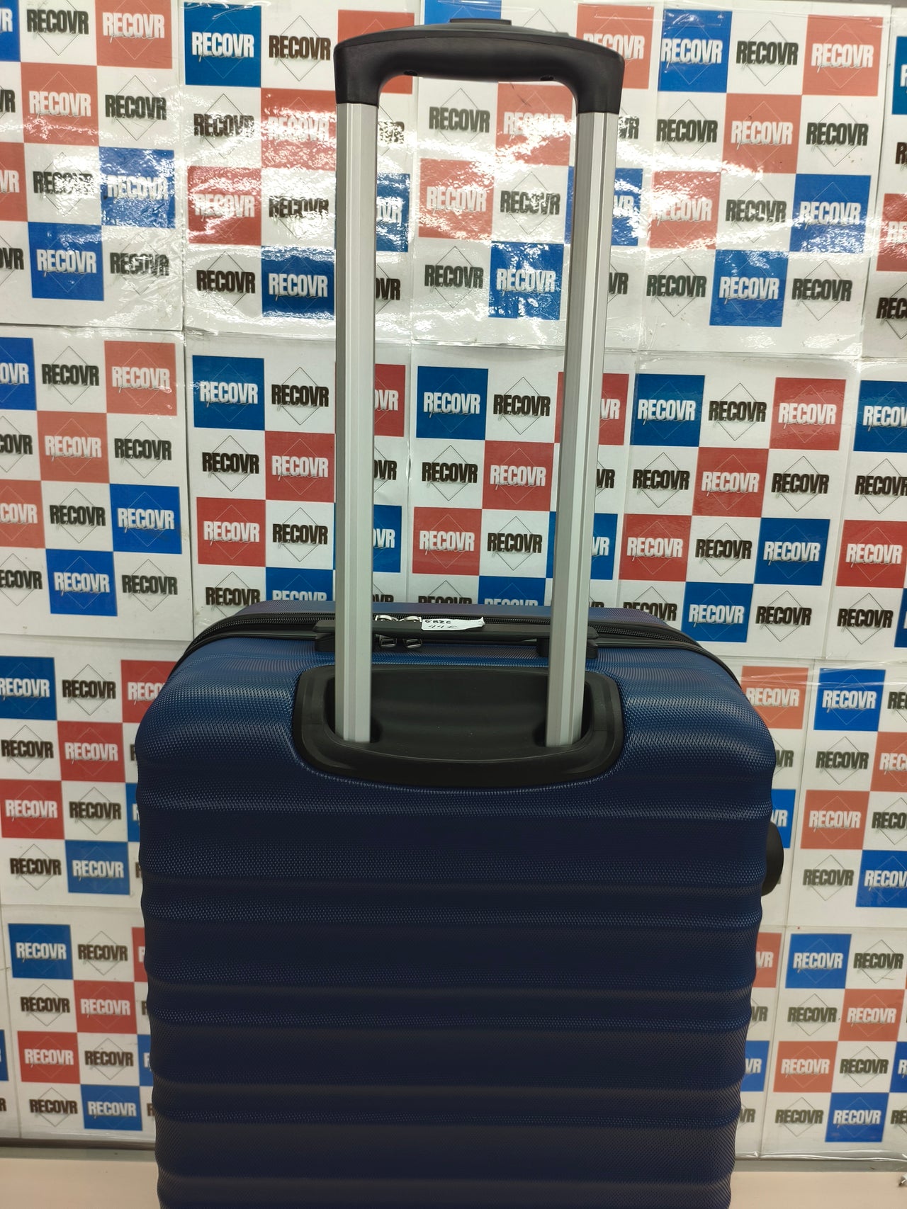Maleta de viaje rígida de 68 cm.