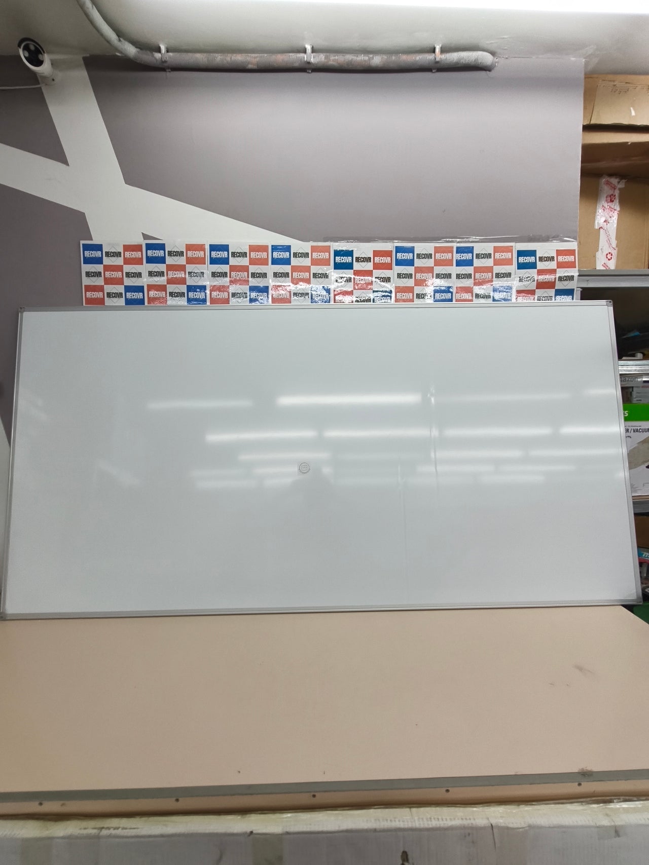 Pizarra blanca magnética OFITURIA 200x100 cm con marco de aluminio lacado