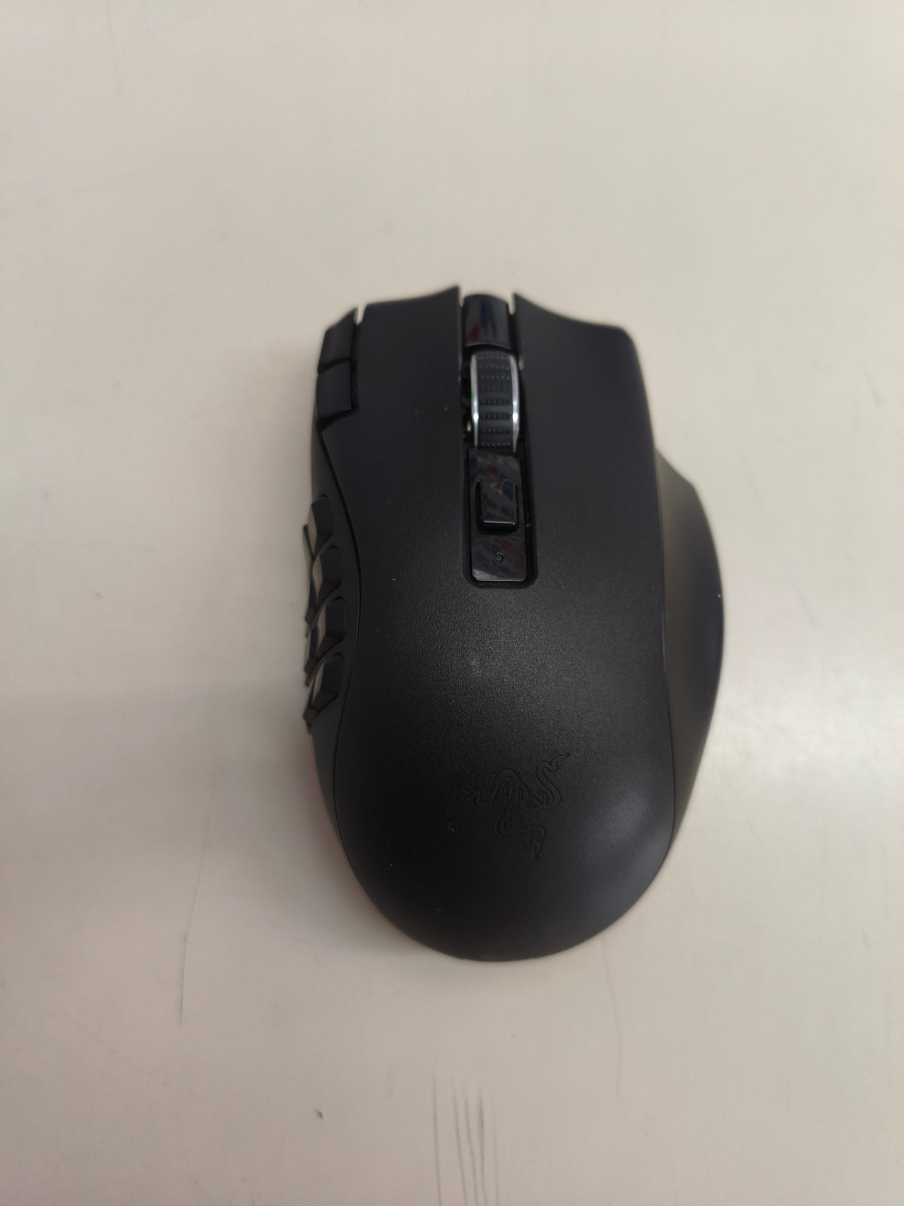 Ratón gaming inalámbrico para MMO.