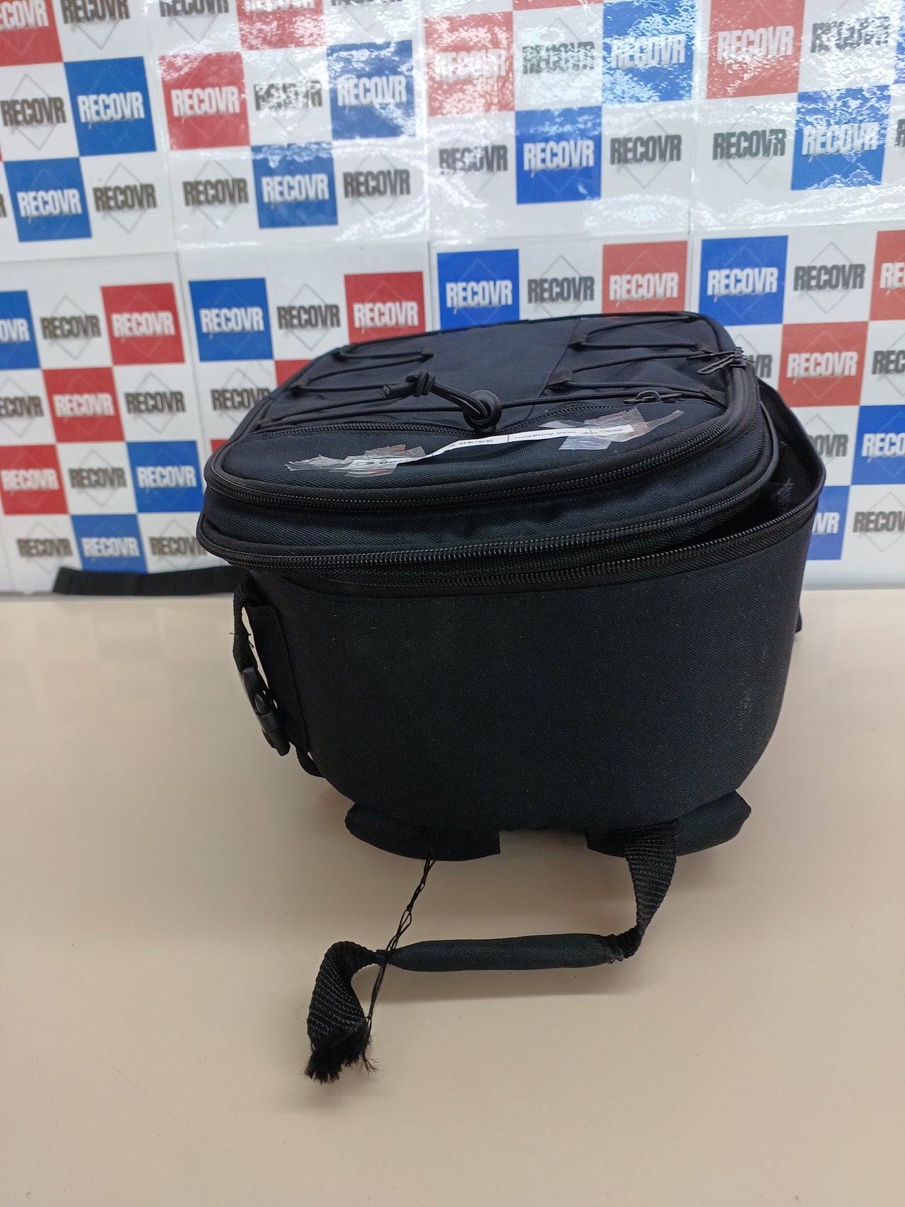 Mochila para Cámara, 30 x 15 x 37 cm, Negro, SólidoAmazon Basics