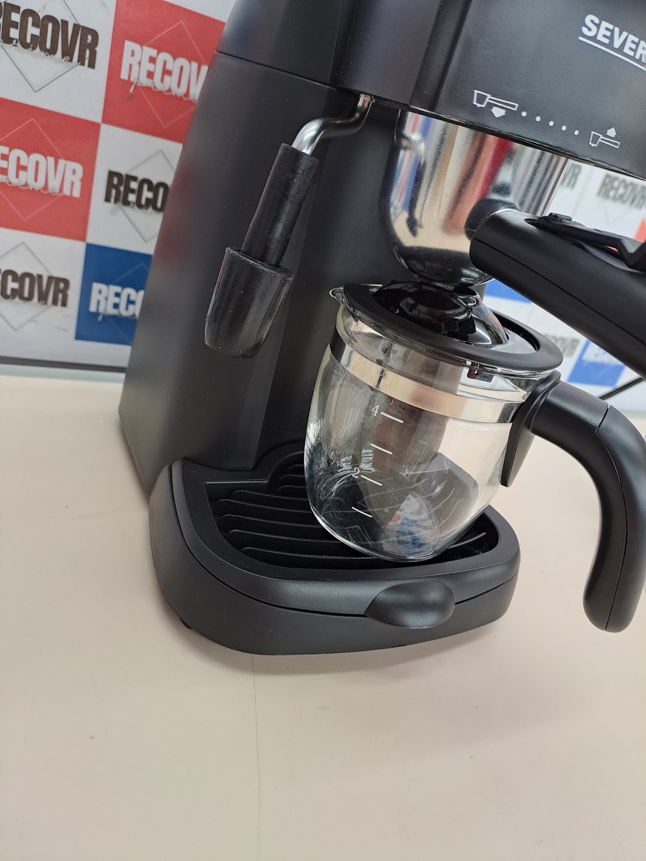 Cafetera espresso 4 tazas espumador SEVERIN