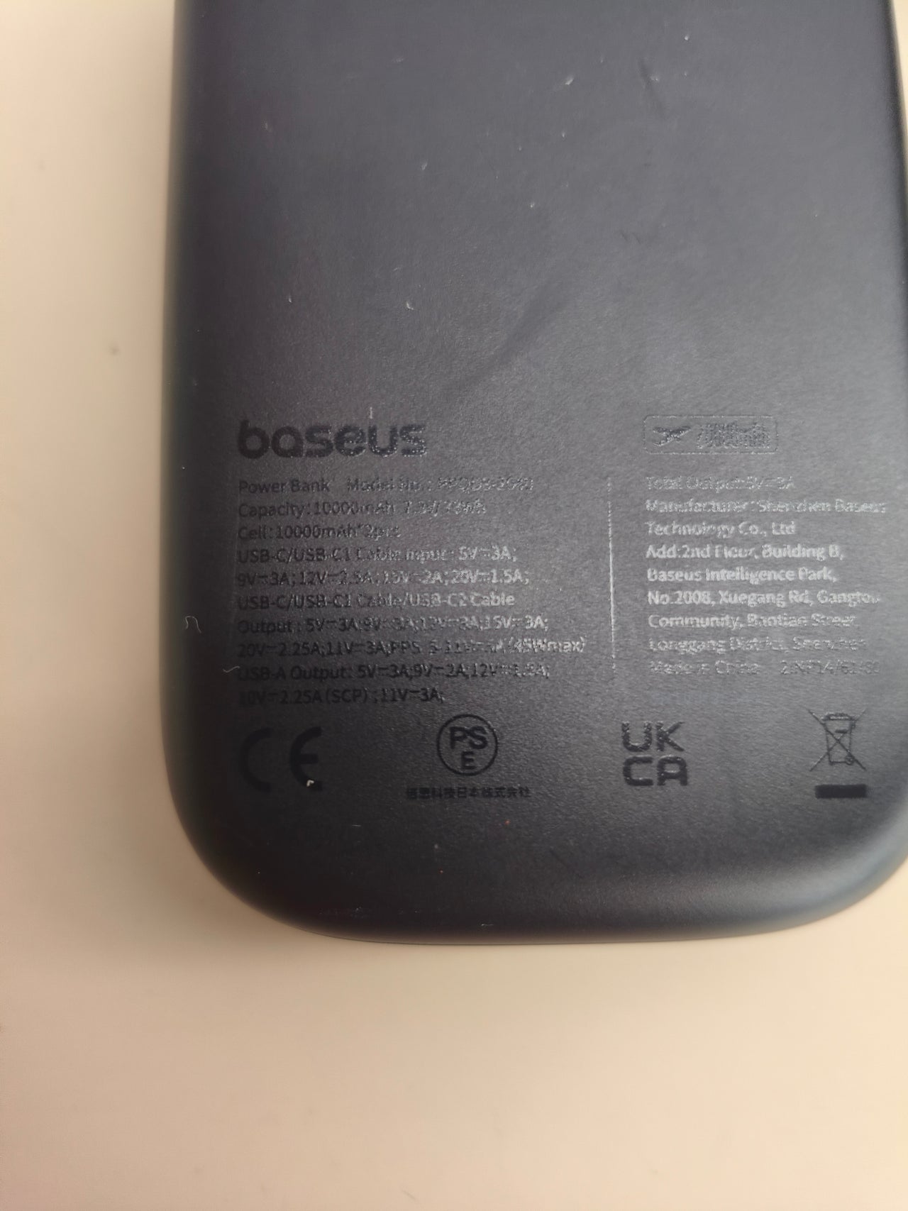 Baseus Powerbank 20.000 mAh, 45 W, con 2 cables USB-C integrados, negro.