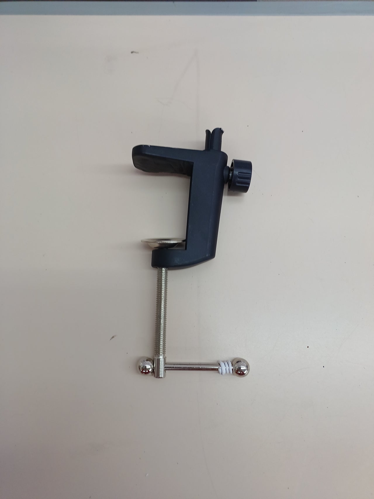 Brazo para Micrófono Amazon Basics Ajustable