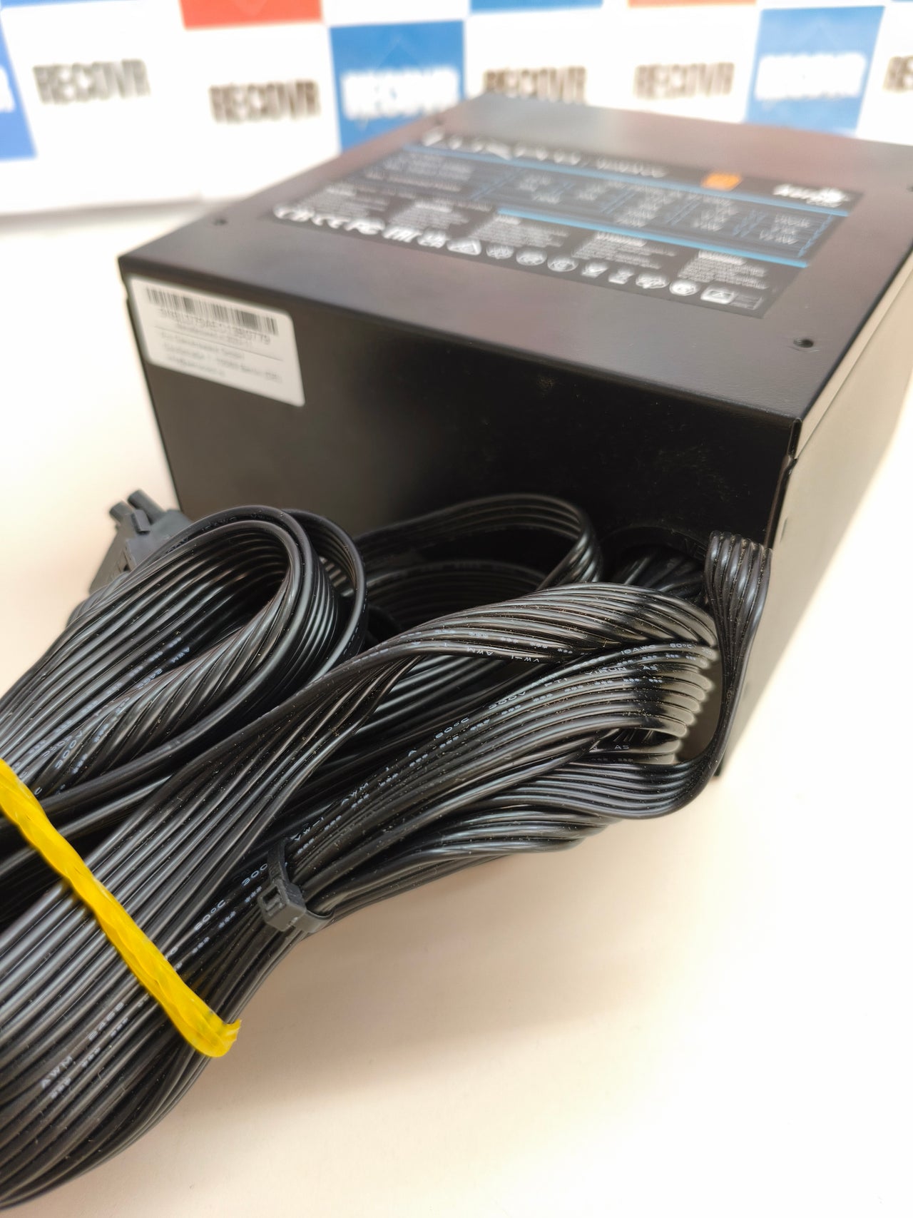 Aerocool LUXPRO750, fuente 750W, 80 Plus Bronze, negra