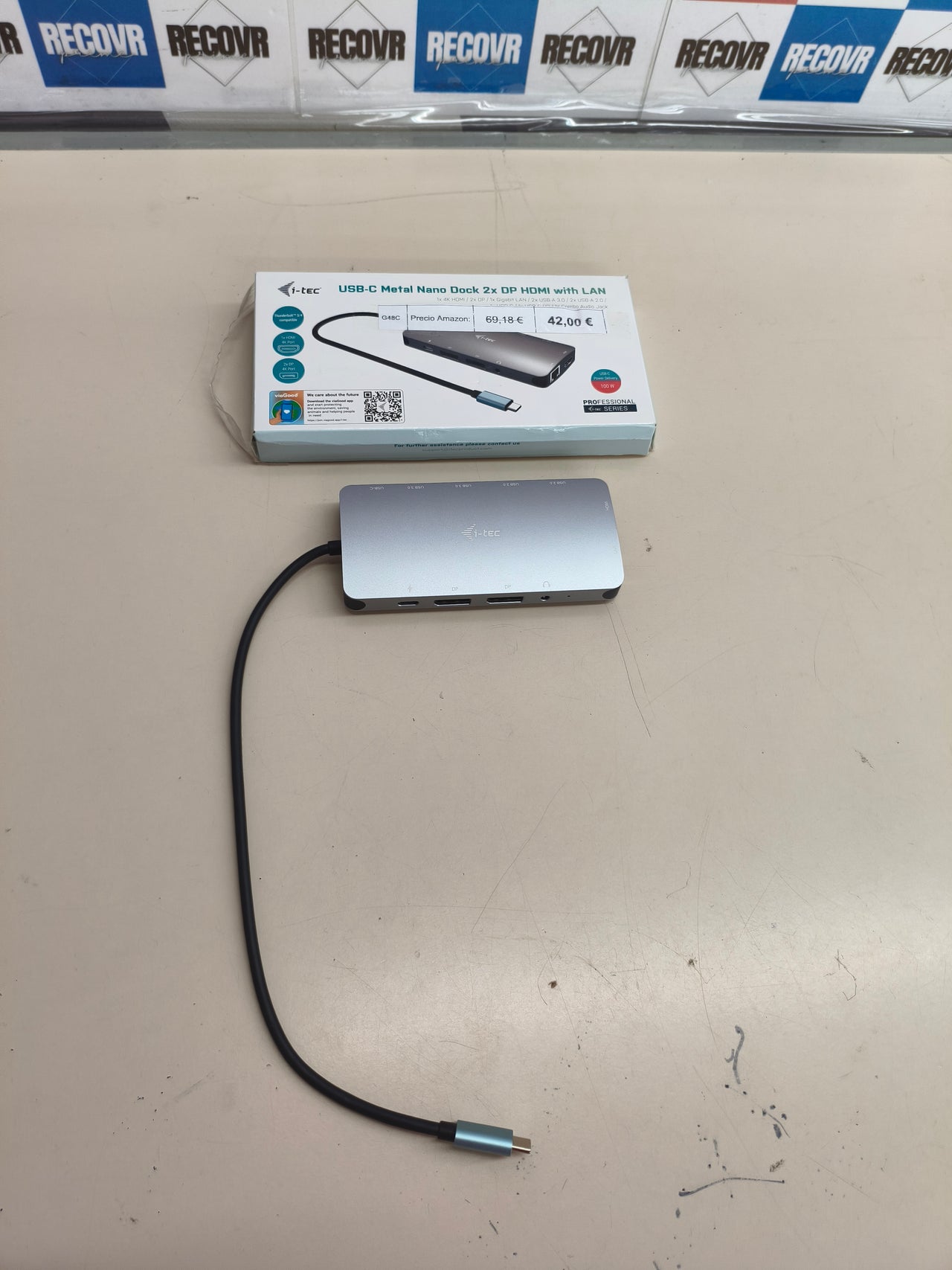 Dock USB-C para portátil con soporte para 3 pantallas
