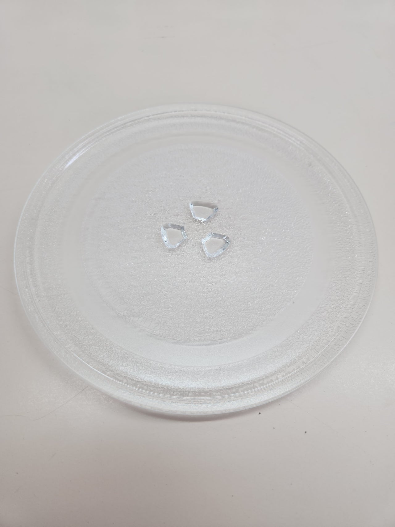 Plato Microondas 24.5 CM Universal 245 mm de Diámetro, Plato Giratorio de Cristal Redonda con 3 Fijadores Apto para Todos los Modelos de Microondas con un Plato Giratorio WinGluge