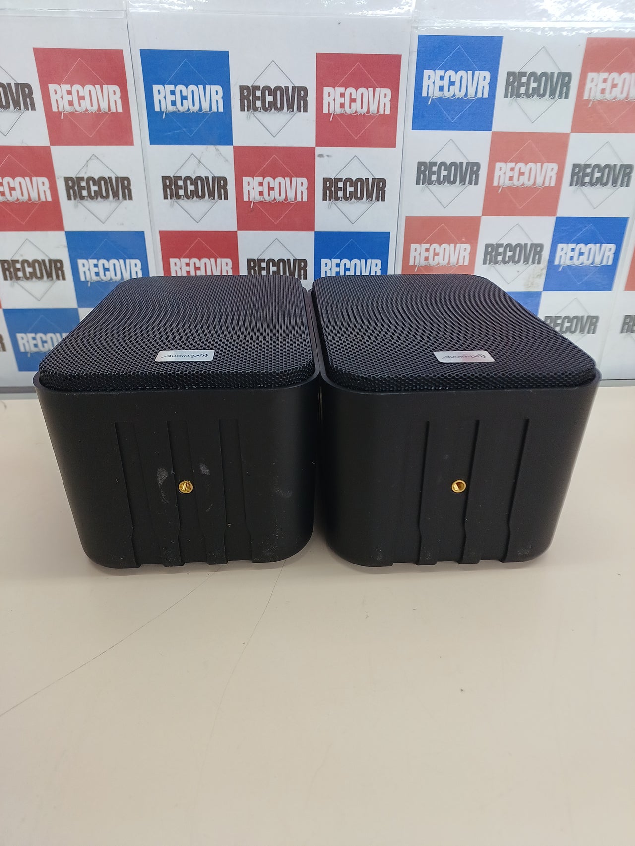 Altavoces estantería HiFi negros con soportes Audibax PR-42