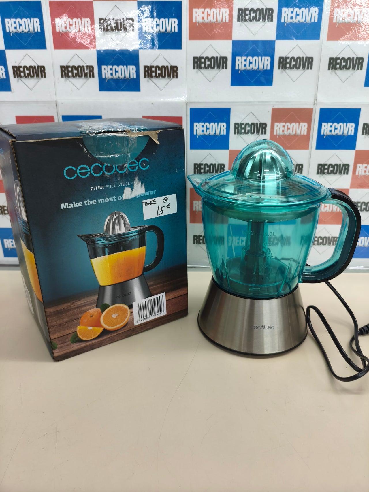 Exprimidor eléctrico de 60 W con 2 conos.