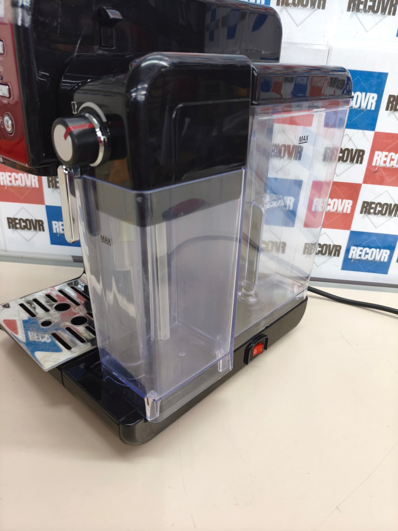 Cafetera espresso Breville Prima Latte II VCF109X roja