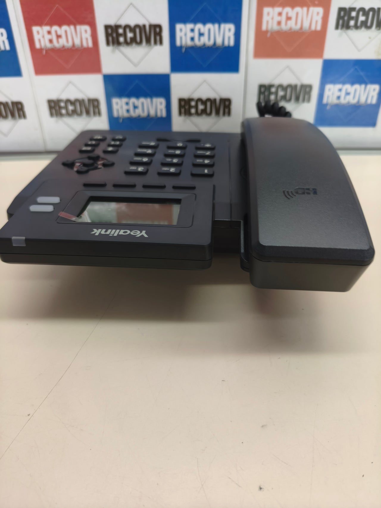 Teléfono fijo IP Yealink T31P con PoE y 2 cuentas SIP.