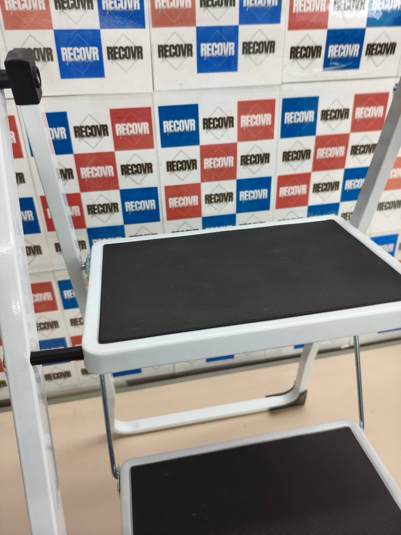 Escalera de tijera SONGMICS 2 peldaños plegable blanca carga 150 kg