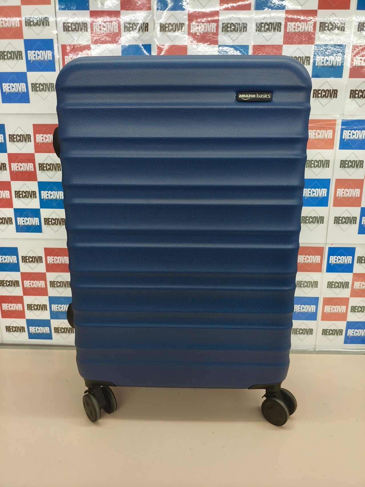 Maleta de viaje rígida de 68 cm.