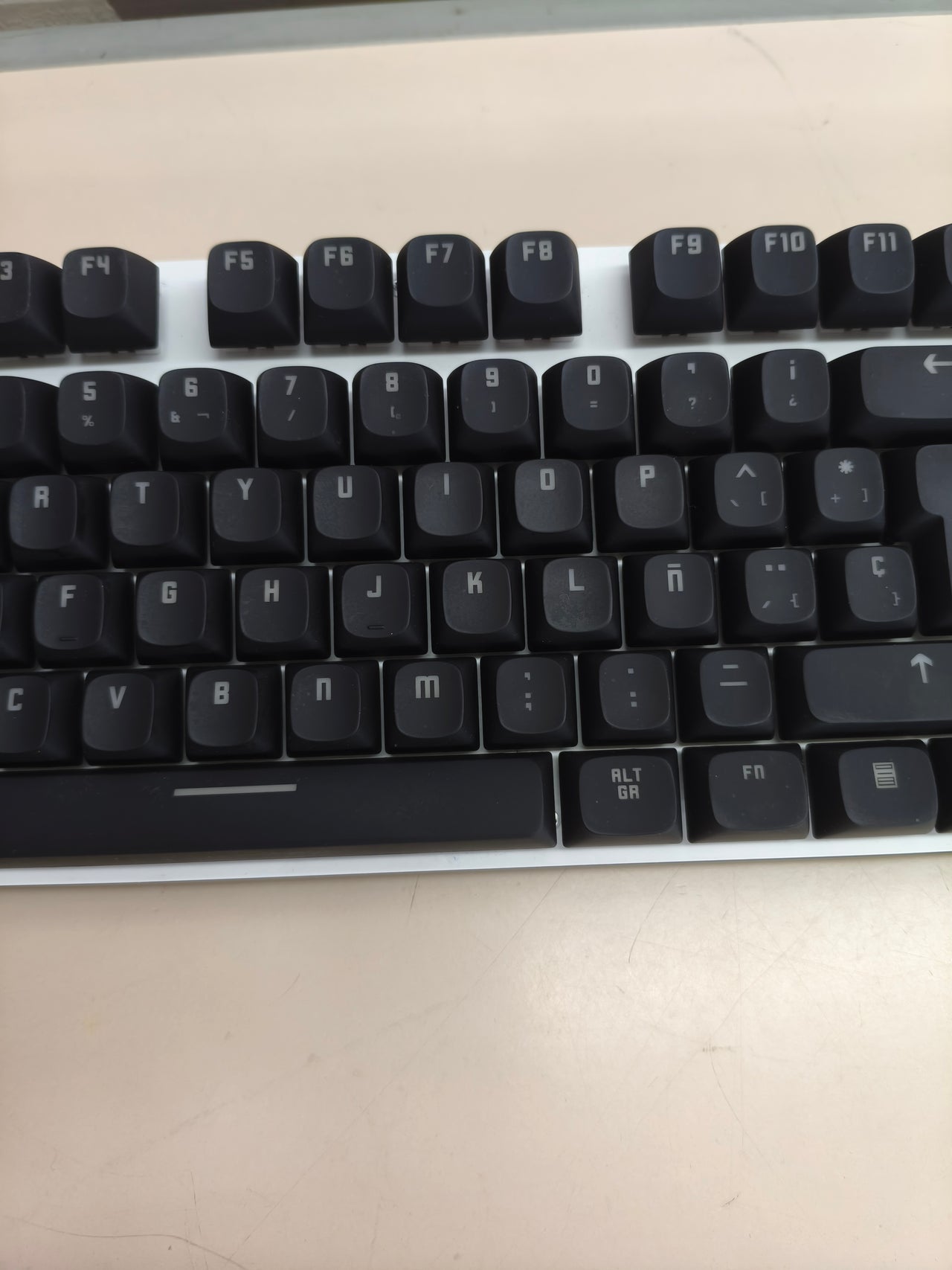 Teclado Gaming mecánico RGB 18 Efectos KROM Kernel Pro