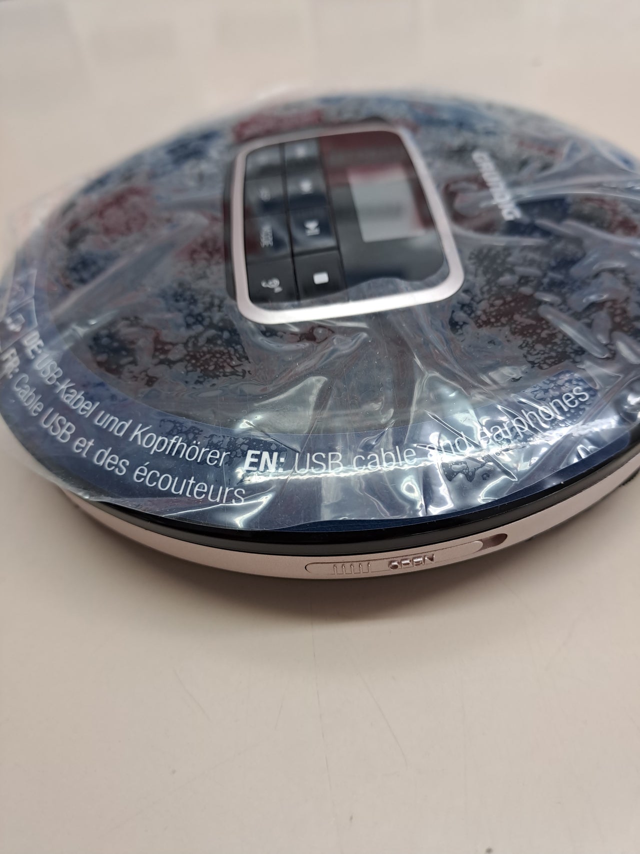 Reproductor CD portátil Grundig con batería y auriculares