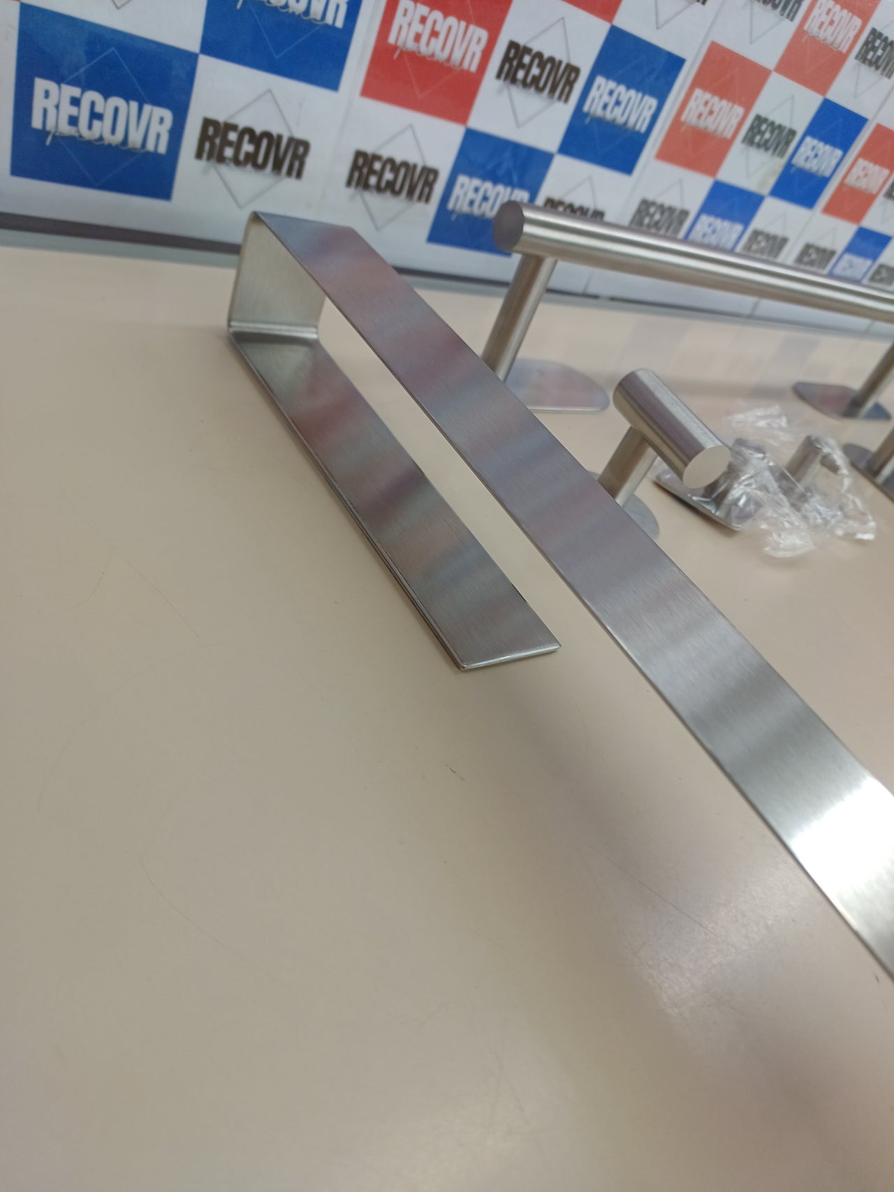 Juego Toalleros Baño Sin Taladro AIKER 8 Pzs