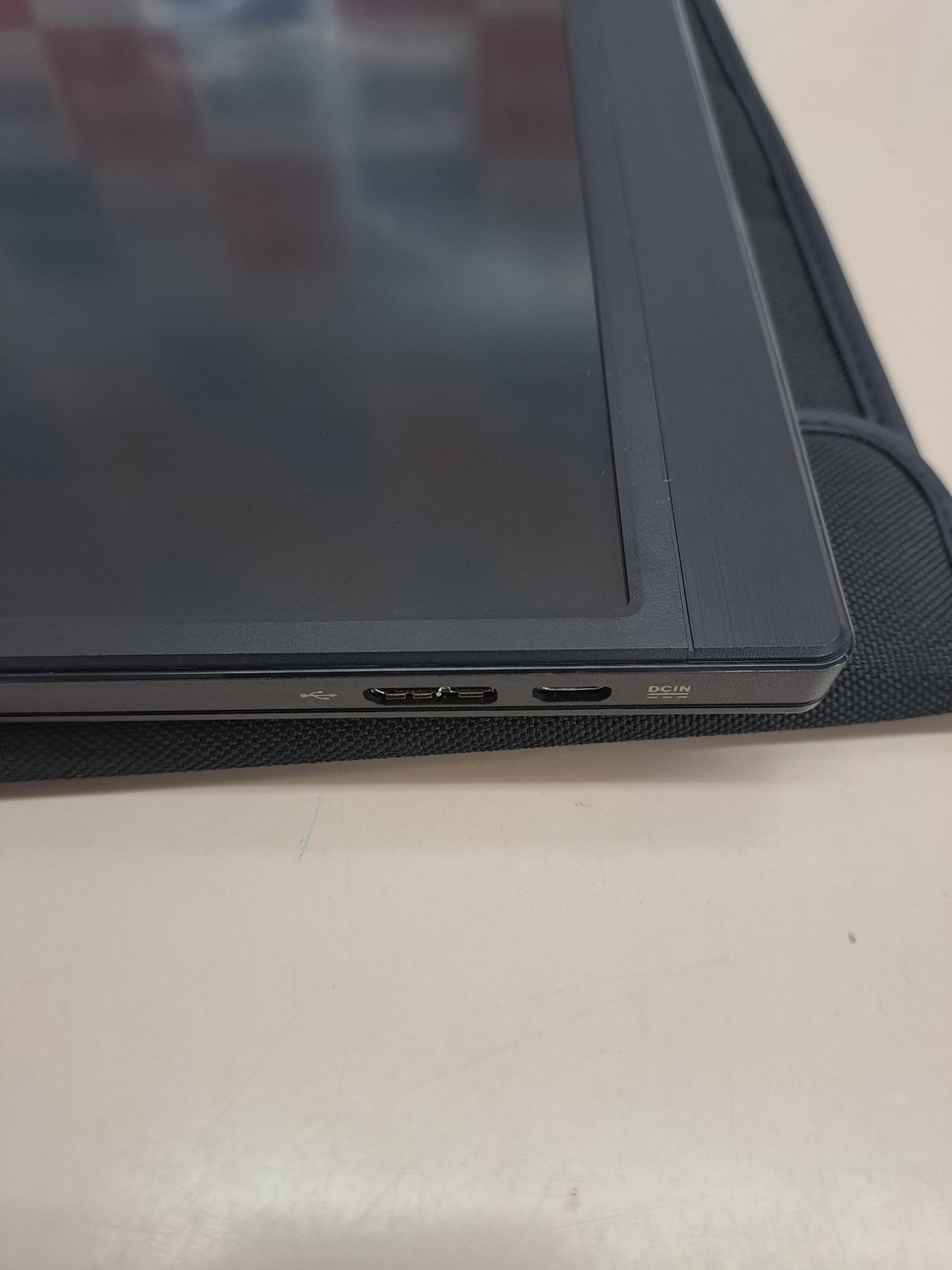 Monitor portátil USB 15,6” HD ASUS ZenScreen MB165B negro
