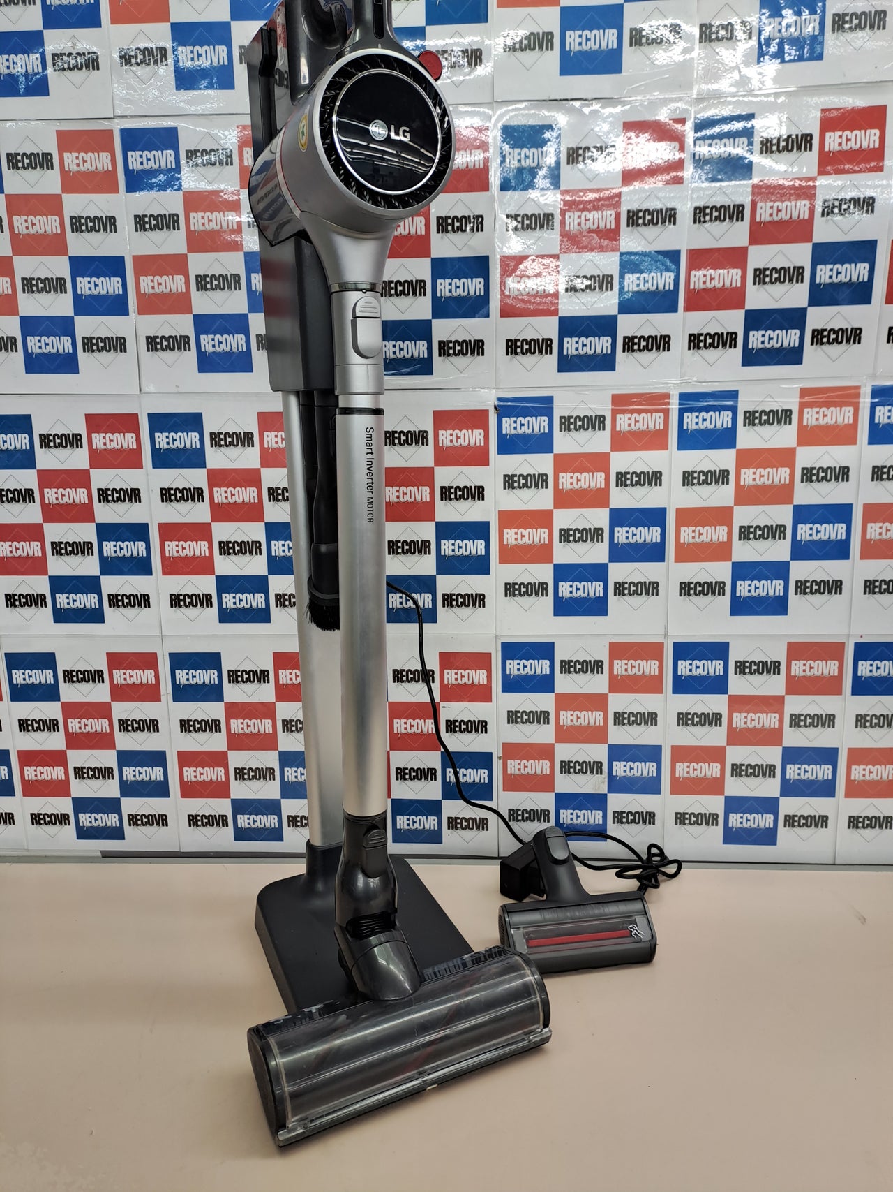 Aspirador escoba Kompressor con doble batería y 200W de succión