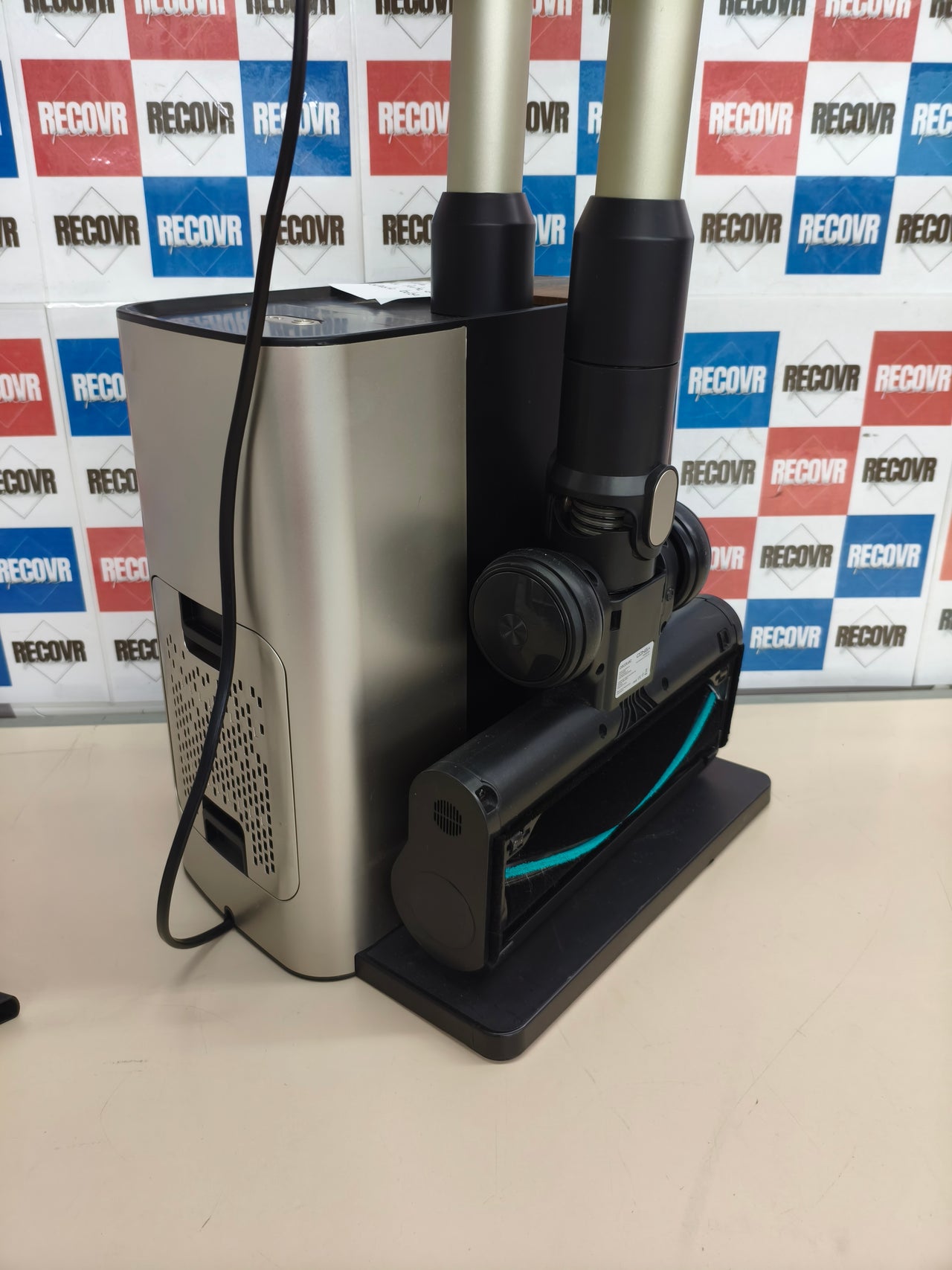 Aspiradora escoba Cecotec Conga Rockstar 5500 Hurricane Station Flex 220AW