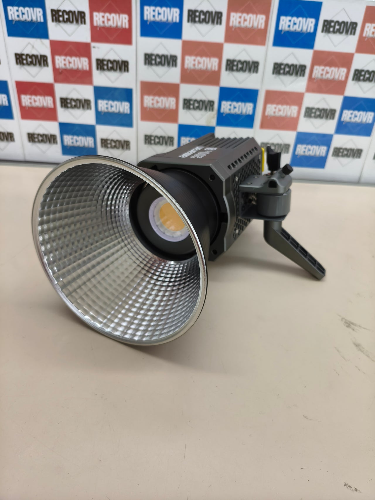 Foco LED Aputure Amaran 200d COB 200 W