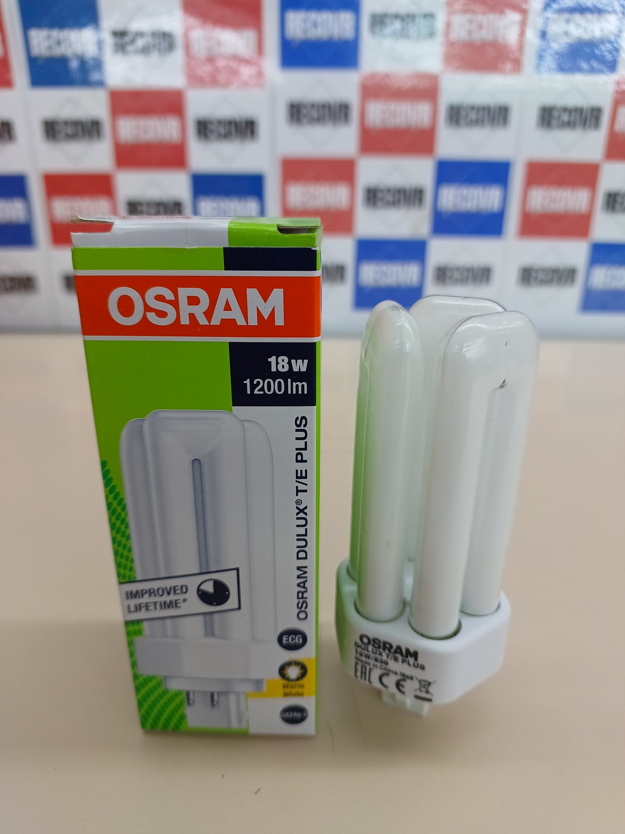 Lámpara fluorescente 18 W compacta Dulux T / e Plus, , GX24q-2 V=1 LAMP.DULUX T/E 18W/31-830 GX24Q2 DTE18830 Osram