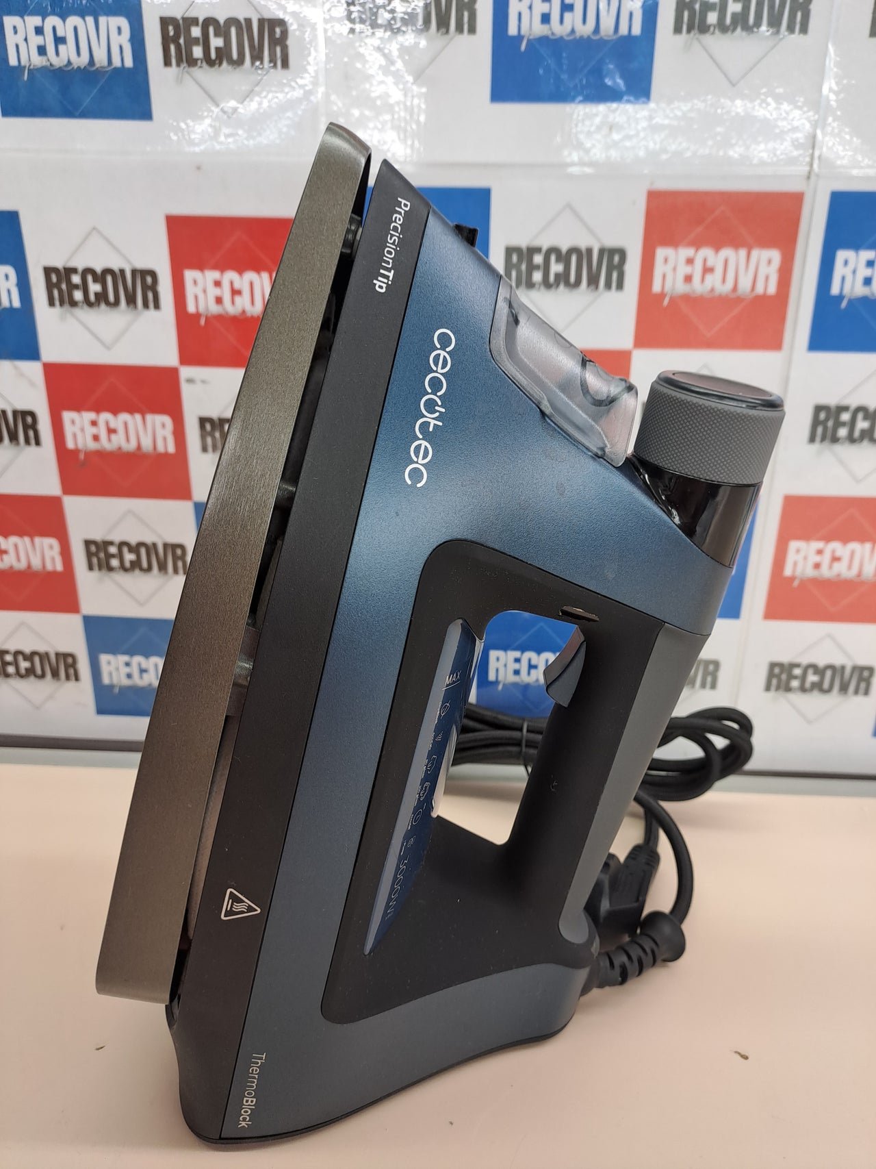 Plancha 3000W bomba agua suela turbo Cecotec